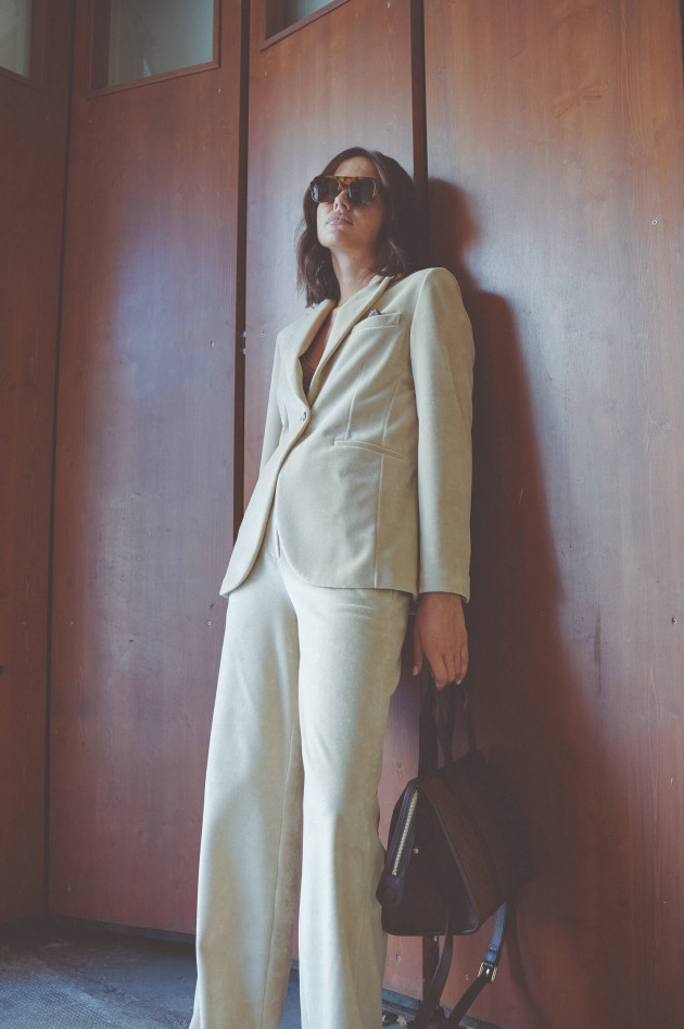 Circolo 1901 Taillierter Blazer aus Samt in Creme