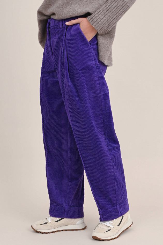 Ganni Baggy Hose aus Baumwollcord in Violett