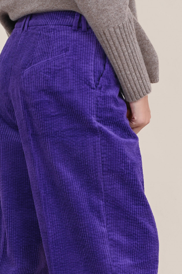 Ganni Baggy Hose aus Baumwollcord in Violett