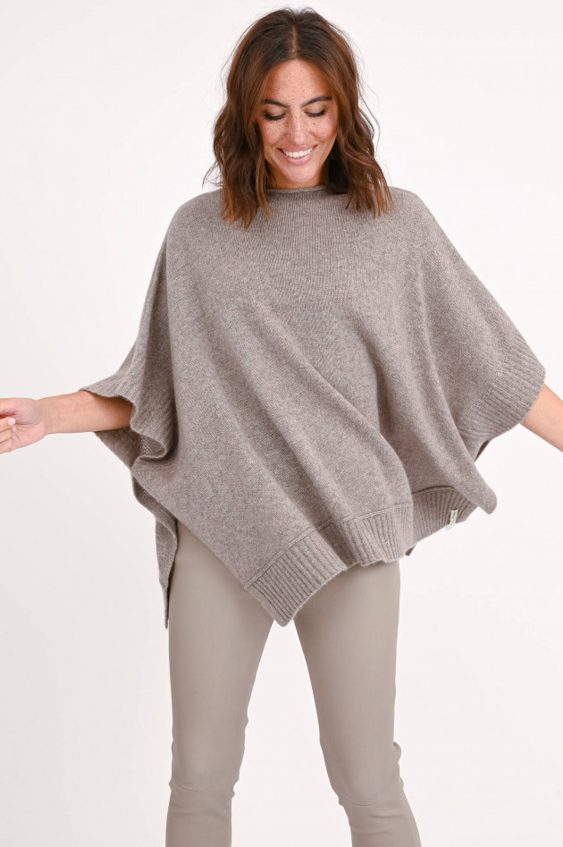 Henry Christ Poncho mit Fledermausärmel in Taupe