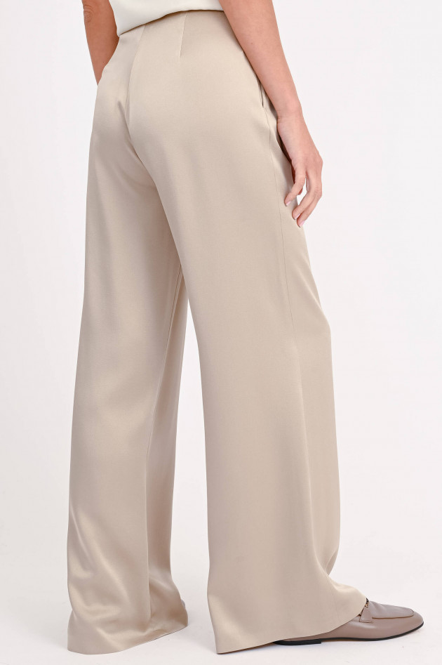 Herno Satinhose mit weitem Bein in Gold