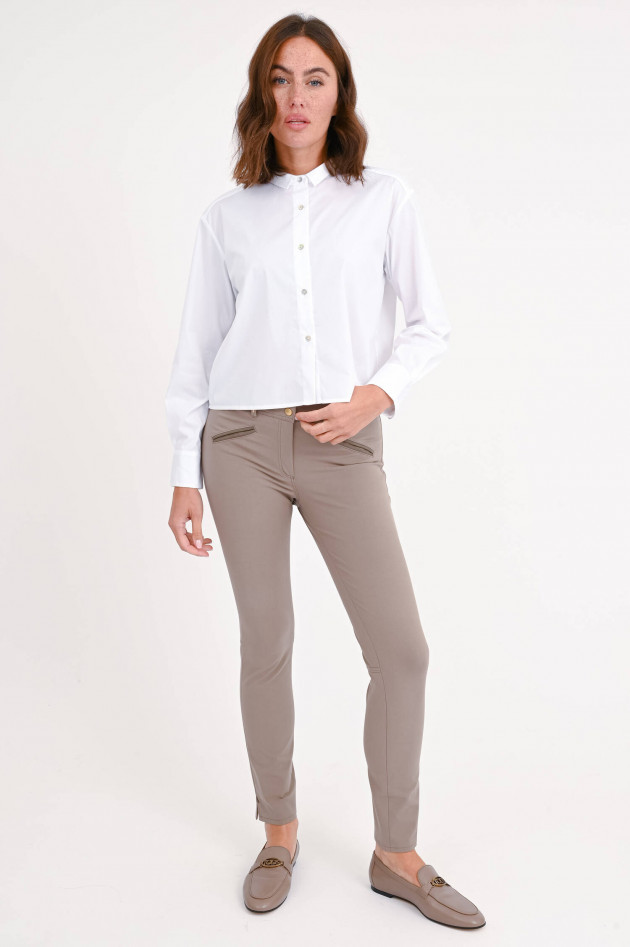 Pamela Henson Chino ROYAL mit Lederdetails in Taupe