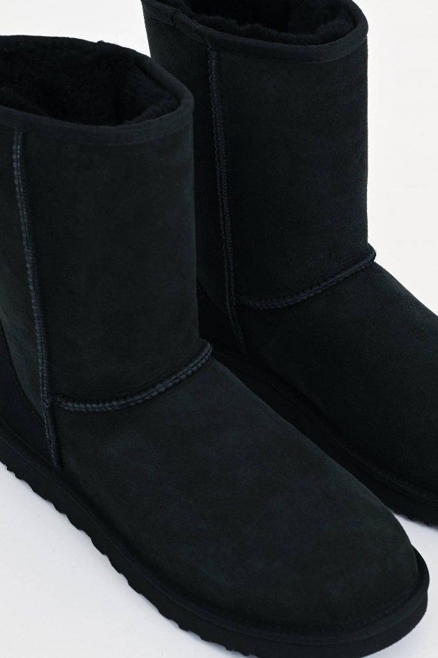 UGG Boots CLASSIC SHORT in Schwarz