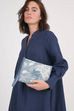 Jaquard Clutch in Hellblau/Weiß