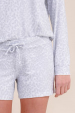 Leoparden-Shorts aus Viskose-Jersey in Grau/Weiß