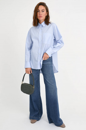 Oversize Bluse mit Pattentasche in Hellblau