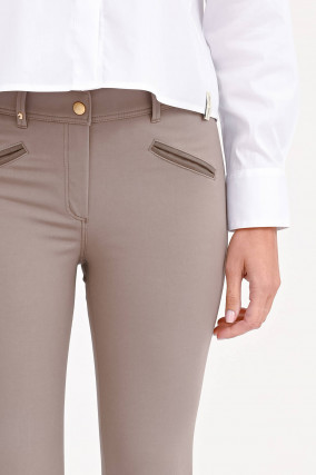 Chino ROYAL mit Lederdetails in Taupe