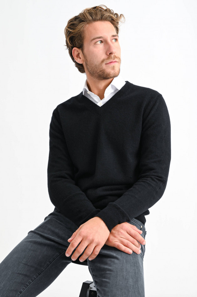 1868 Cashmere Pullover mit V-Ausschnitt in Schwarz