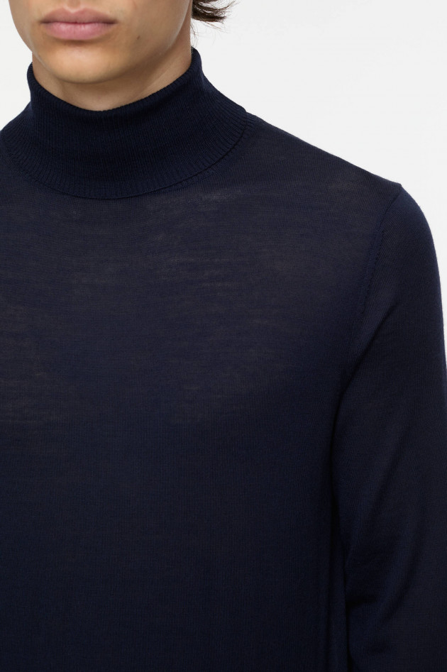 Closed Feinstrick-Rollkragenpullover in Navy