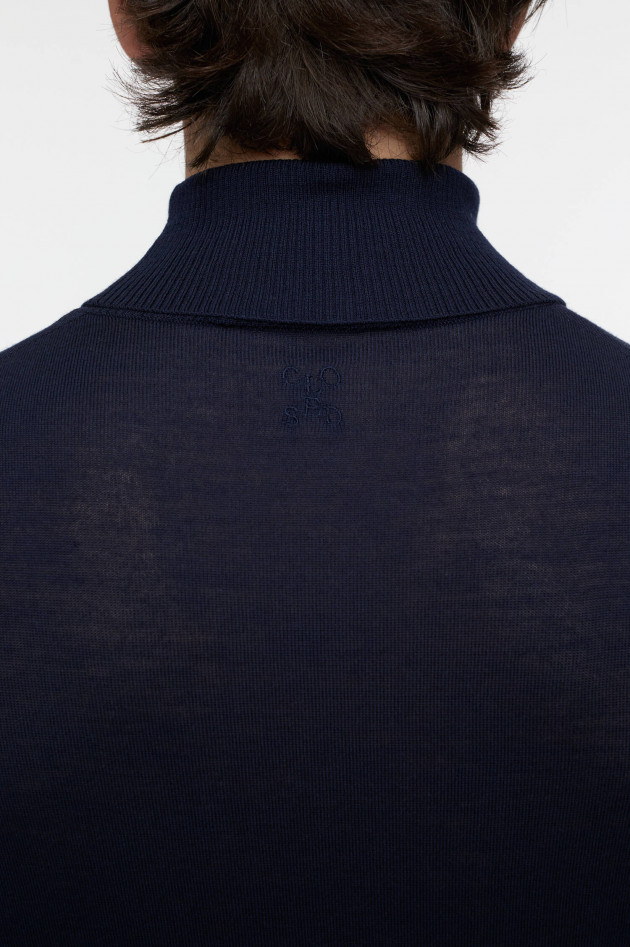 Closed Feinstrick-Rollkragenpullover in Navy