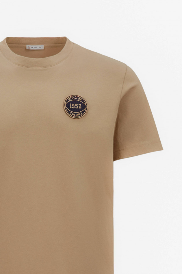 Moncler T-Shirt mit Patch in Dunkelbeige