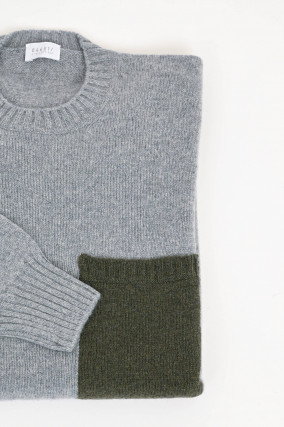 Cashmere-Strickpullover in Grau/Oliv